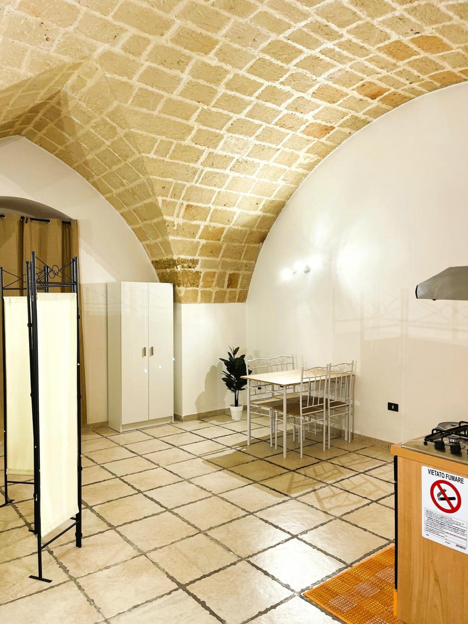 History Station Apartment Brindisi Exterior photo